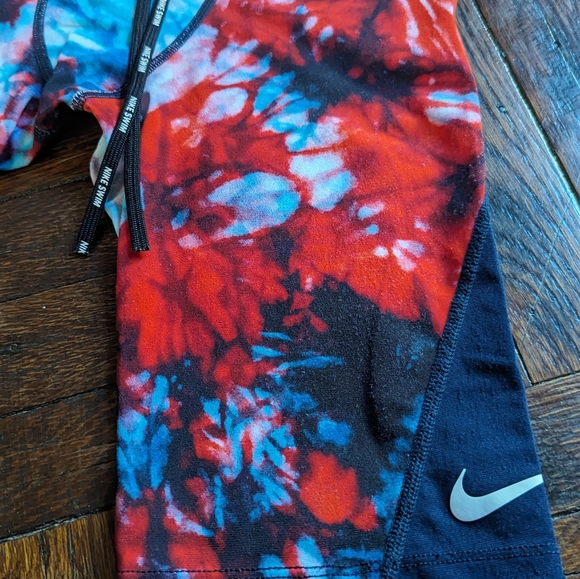 Nike - Picture 2 of 3